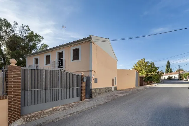 Amplia casa independiente de seis dormitorios a un paso del pantano de los Bermejales — 14