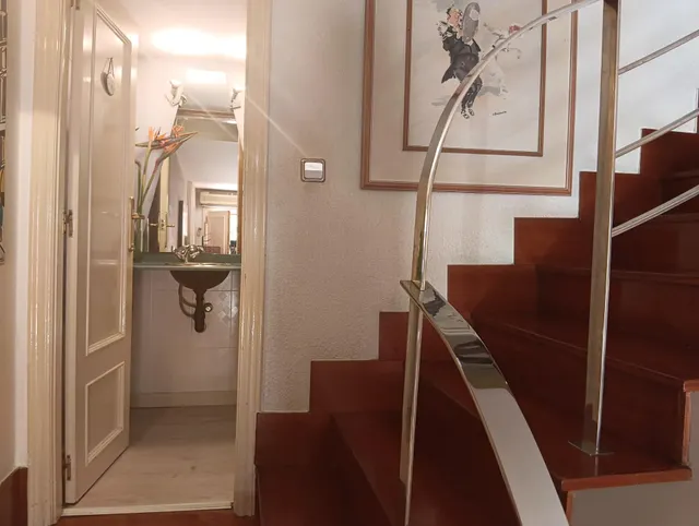 Espectacular adosado con buhardilla , apartamento independiente con baño y sin cocina, garaje doble y piscina en zona residencial premium — 14