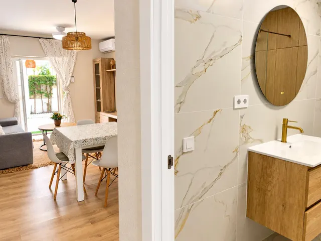 Tu rincón de sol en la mata: bungalow recién reformado con amplio jardín orientado al sur y a solo 450 metros de la playa — 32