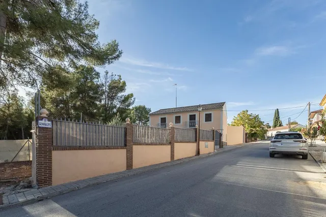 Amplia casa independiente de seis dormitorios a un paso del pantano de los Bermejales — 15