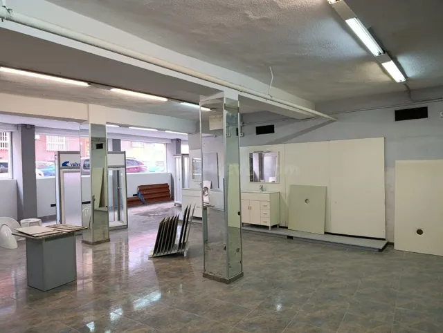 LOCAL COMERCIAL 1450 METROS Y 95 FACHADA — 3