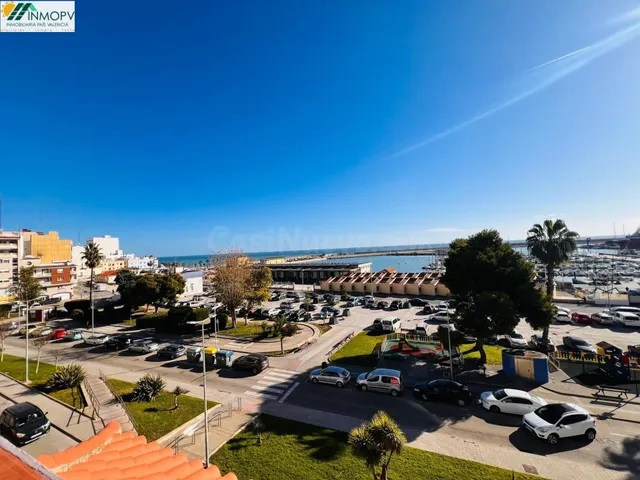AMPLIA Y BONITA VIVIENDA DE 4 DORMITORIOS EN FRENTE DEL MAR!
