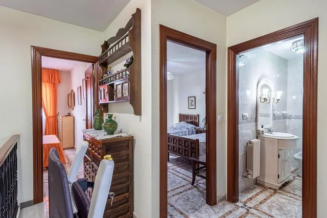 Casa en Ogijares con piscina comunitaria. — 26