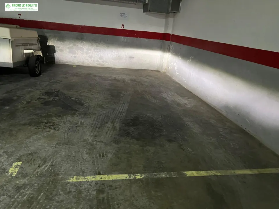 Plaza de parking amplia al lado universidad politécnica!