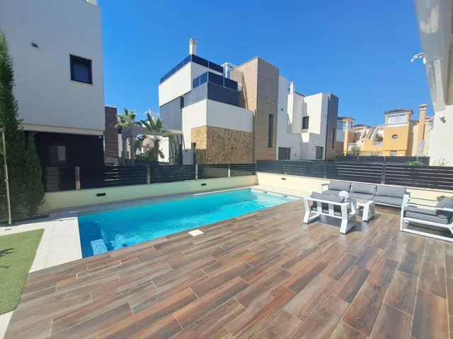 Villa con tres dormitorios en la zona de Lomas de Cabo Roig — 35