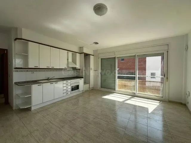 Se vende piso OKUPADO en Olesa de Montserrat, Barcelona. - foto 2