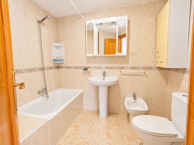 ¡vive Granada desde una ubicación privilegiada! piso de 3 dormitorios con magníficas vistas a la alhambra — 9