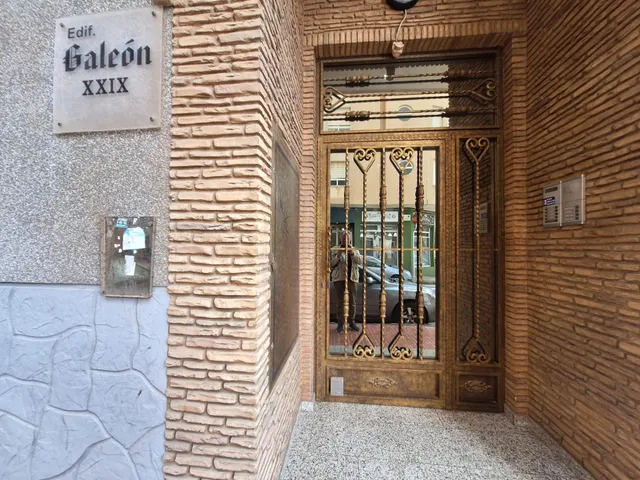 Acogedor Apartamento en Torrevieja, Ideal para Vivir — 2