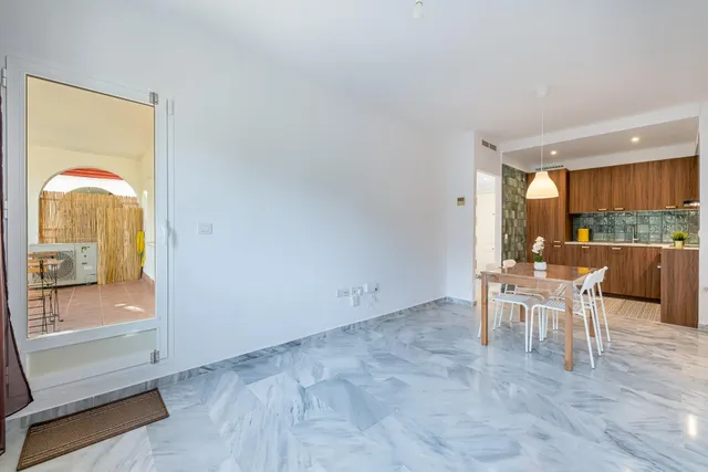 Piso reformado con gran terraza al sur, vistas verdes, garaje y piscina en Benalmádena Pueblo — 9