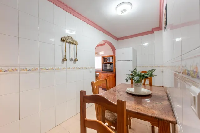Piso de 3 dormitorios en Puerto de Estepona a 100 metros del paseo maritimo. — 10