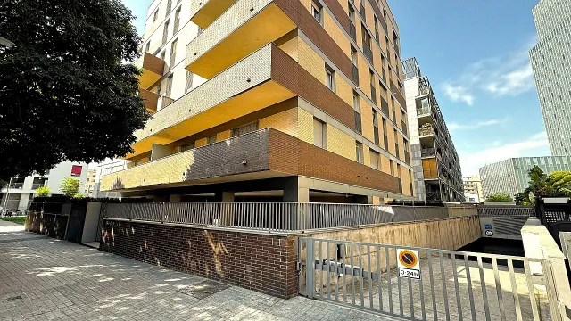 Poblenou: luz natural, dos amplias habitaciones y parking y trastero incluidos en el precio. — 42