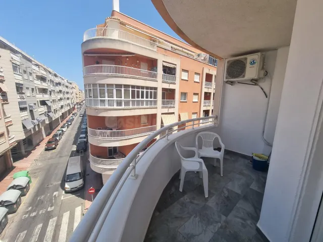 Apartamento Reformado en Torrevieja de 3 dormitorios y 2 bañ