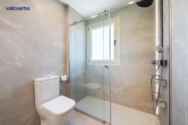 CASA ESQUINERA EN RESIDENCIAL AIGÜESVERDS DE REUS — 40