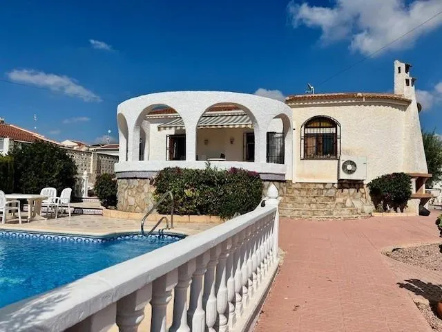 Villa independiente orientada al sur con piscina privada en  - foto 2
