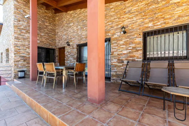Casa amb piscina, espai i qualitat a can font – ca n’avellaneda — 8