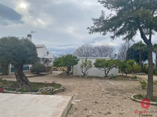 GRAN CASA CON TERRENO EN LOS ALGARBES (LA CARLOTA) - 3.500 METROS ¡HIPOTECABLE! — 36
