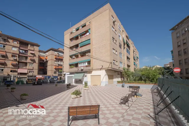 Piso de 4 dormitorios con garaje en carretera de málaga – la chana - Granada — 47