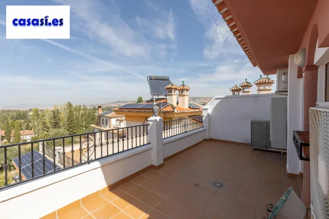 Adosada con 4 dormitorios, amplias terrazas y vistas a Granada y sierra nevada — 35