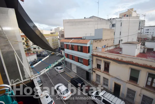 Disfruta de la luz natural y el encanto de vivir a un paso del centro en este acogedor piso con balcón — 28
