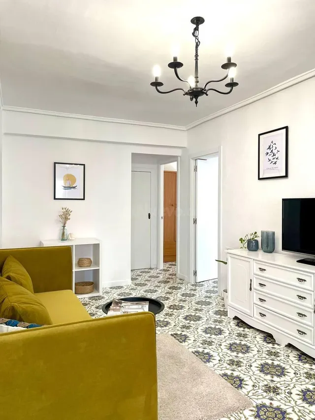 Piso luminoso de 3 habitaciones en Benicalap cerca de parque - foto 5