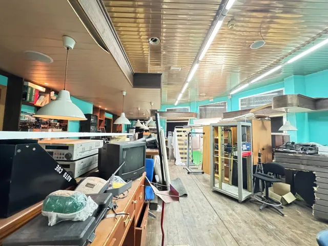 LOCAL COMERCIAL ZONA PLAZA DEL CABALLO — 27