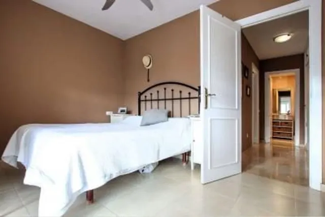 Lujoso apartamento en planta baja en Puerto Banús, Marbella — 10