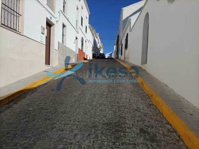 Casa adosada para reformar en El Coronil - Sevilla - foto 3