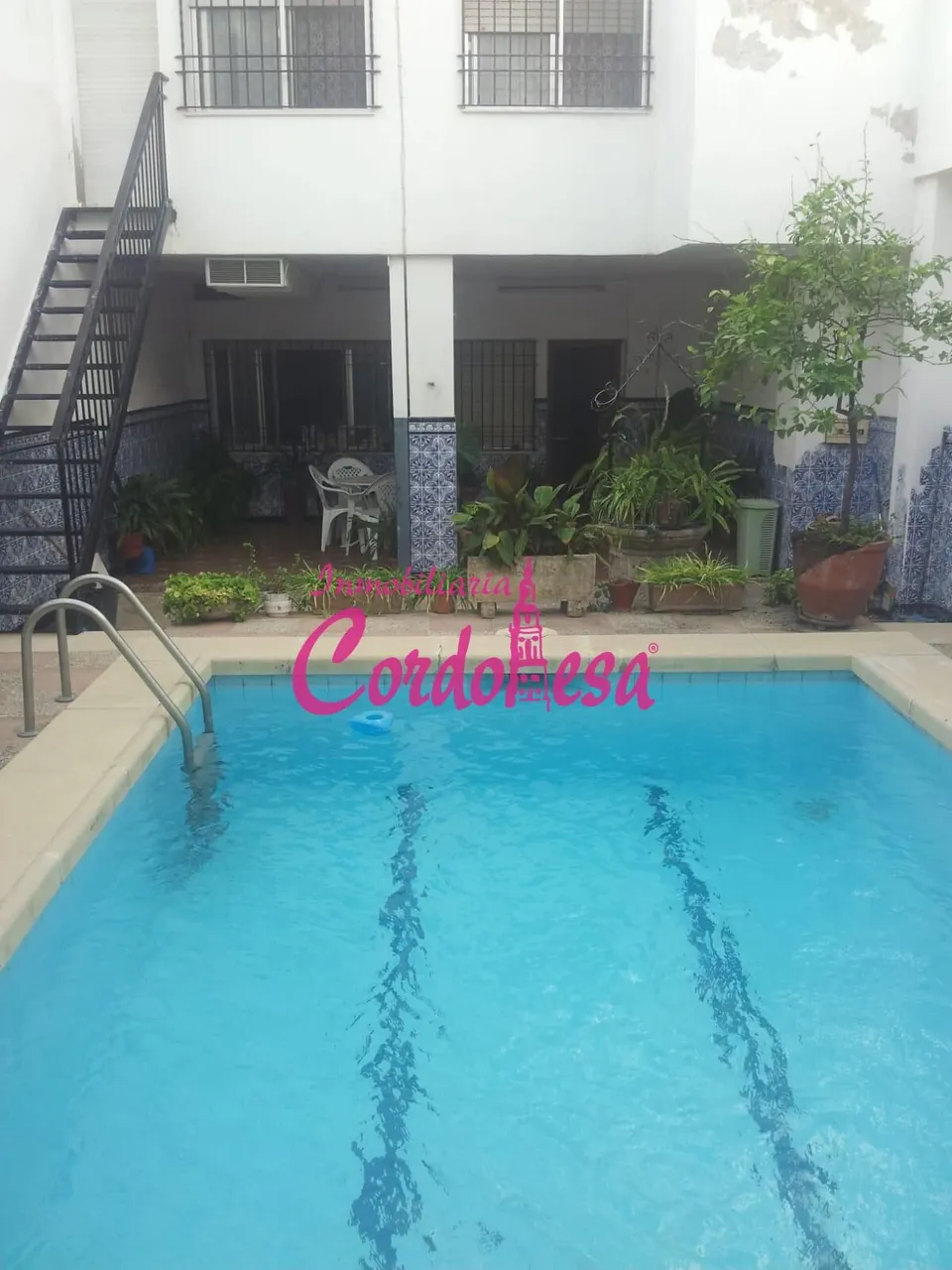 MAGNIFICA CASA EN ZONA SAN PEDRO CON 2 GARAJES, PLAZAS DE MOTOS Y PISCINA!!!!