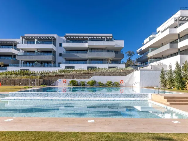AOARTAMENTO EN ESTEPONA CON VISTAS AL MAR CERCA DEL CENTRO Y DE LA PLAYA — 2