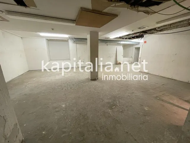 Local comercial en alquiler en el centro en Valencia (Valencia) — 40