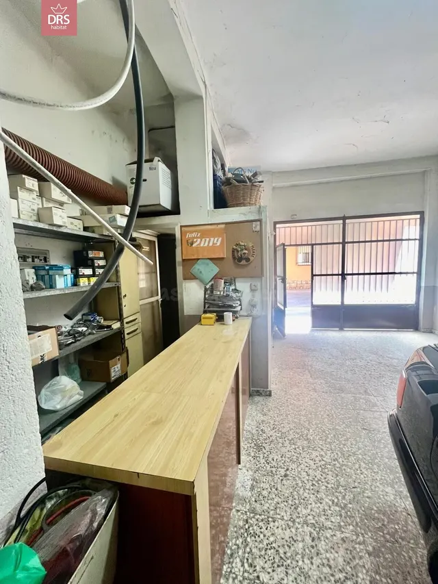 LOCAL COMERCIAL CON VADO EN PLENO CENTRO — 2