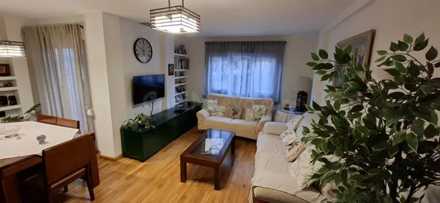 Piso en alquiler en zona Genil – Tranquilidad y buena ubicac - foto 5