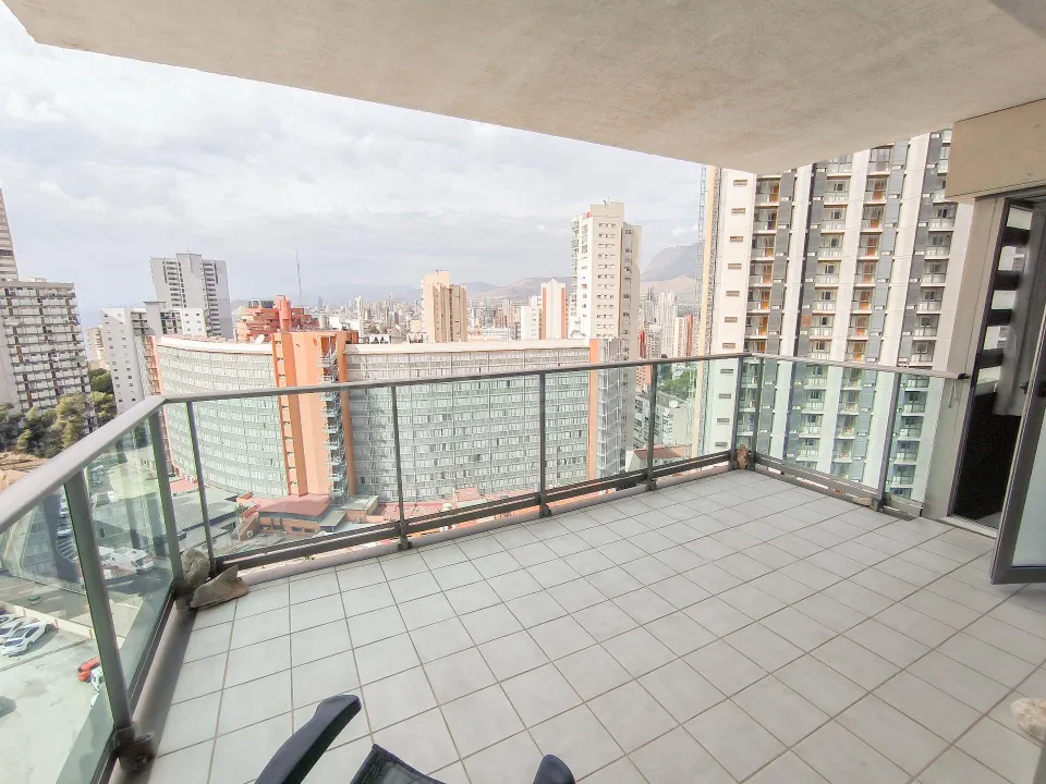 Gran piso de 2 dorm. en urbanización de lujo Torre Lugano en el Rincón de Loix - www.inmobiliarialesdunes.com