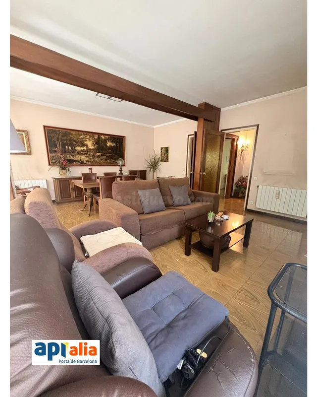 Amplia vivienda de 5 habitaciones con terraza, parking y asc - foto 3