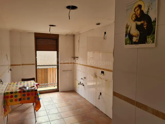 SE VENDE AMPLÍSIMO APARTAMENTO EN VALENCIA DE DON JUAN, COCI