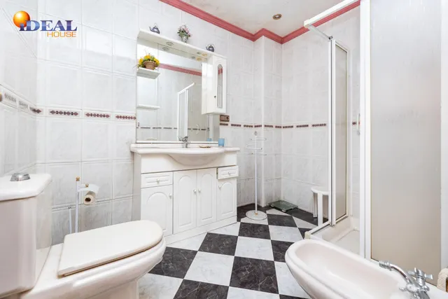 Local + vivienda en Avda. Cadiz — 27