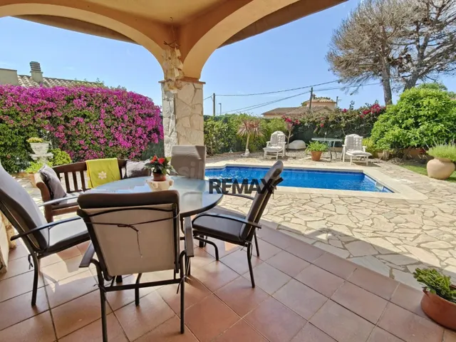 Calonge | Chalet con piscina privada y terraza con vistas al - foto 2