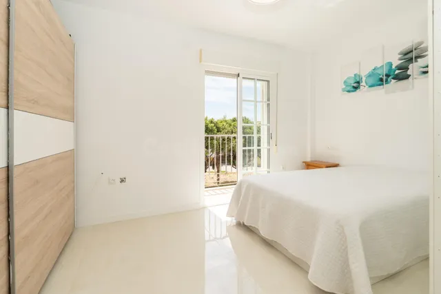 Venta de Casa Adosada en la Playa de Salobreña, en Urb. con  - foto 4