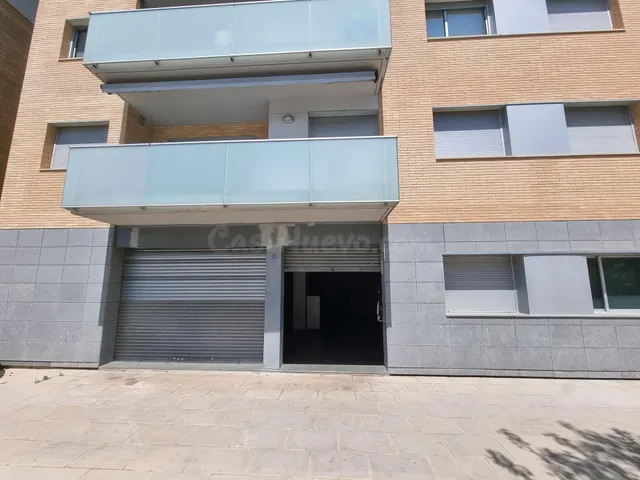 OPORTUNIDAD ÚNICA – Local comercial de 140 m2 en zona de alt