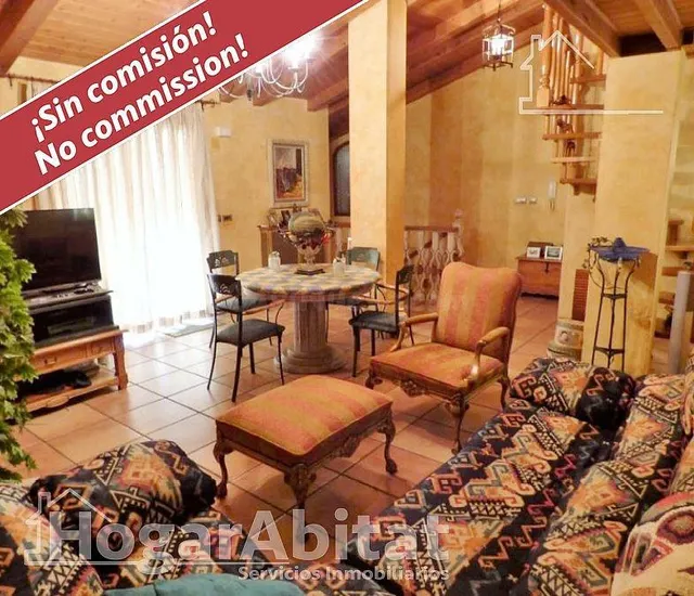 ¡CASA ESPECTACULAR! AMPLIA Y LUMINOSA CON BALCÓN Y TERRAZA — 2