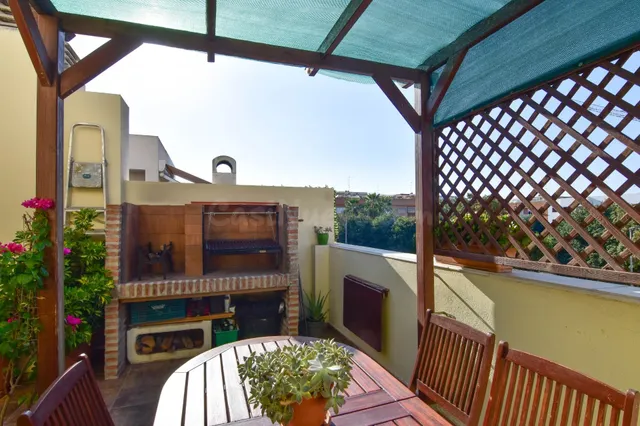 MAGNÍFICO ADOSADO A LA VENTA EN TAVERNES BLANQUES - foto 4