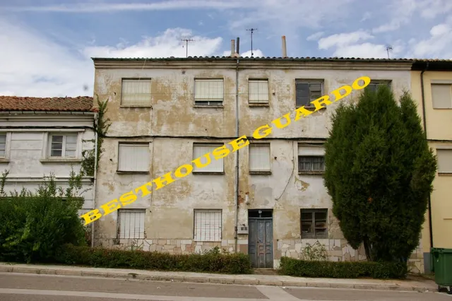 EDIFICIO EN GUARDO — 6