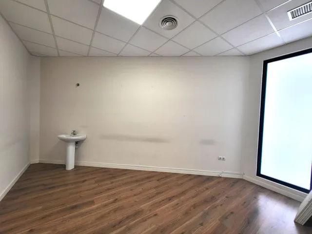 Amplio Local Comercial Reformado en el Almaig, Ontinyent — 13