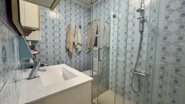 ¡Tu nuevo hogar en este encantador piso en un edificio con carácter del año 1975 y 4 habitaciones! — 24