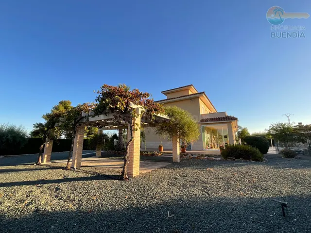 EXCLUSIVO CHALET EN TOTANA - foto 4