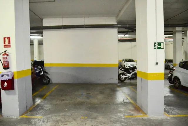 Piso con enorme terraza en Barrio de los Periodistas de Granada — 24