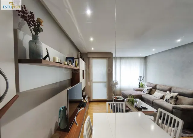 ¡TU OPORTUNIDAD EN SALBURUA! 85m2-3 habitaciones, SUR, garaje y trastero incl. - Urbanización zonas verdes  + Trastero 16m2 — 3