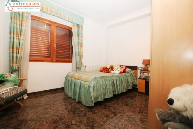 CASA INDEPENDIENTE CON LOCAL — 16