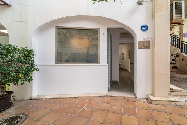Local comercial 64m² en venta - Marbella — 18