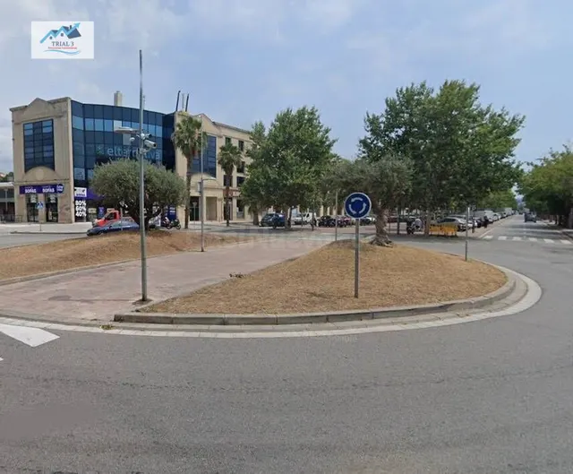 Venta Local Comercial en Cornella de Llobregat - Barcelona